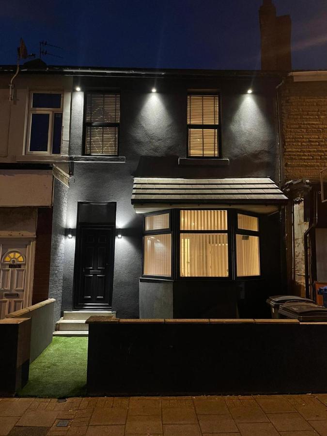 Lovely 2-Bed Apartment In Blackpool Secret House المظهر الخارجي الصورة
